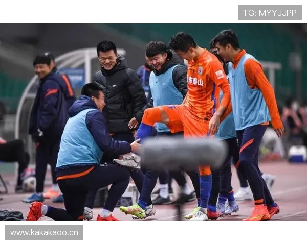 山东泰山防线站位问题频繁暴露,近期表现波动对赛季防守稳定性造成挑战 山东泰山防线站位问题频繁暴露,近期表现波动对赛季防守稳定性造成挑战