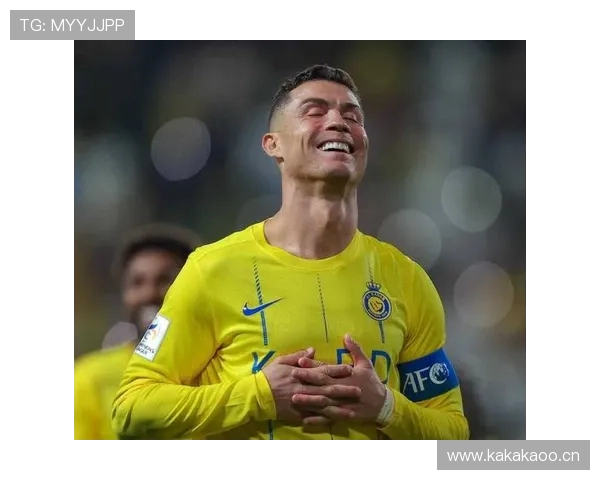 C罗赛场上狂砍进球，家里却被宠成了低调暖男，反差也太大了吧！