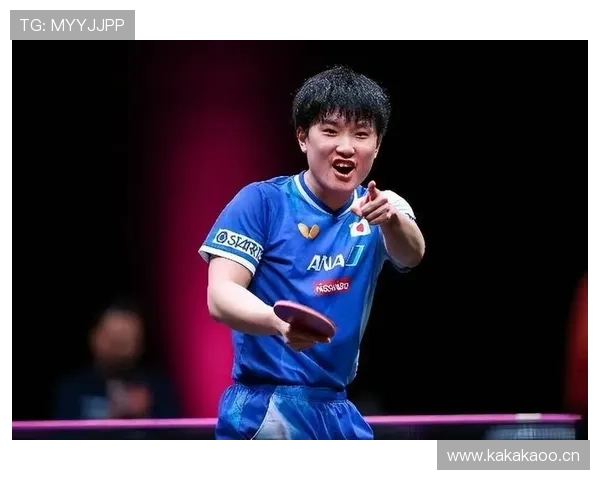 张本智和比赛里像冷面战士，私下街拍却像走秀，这反差真让人看呆了